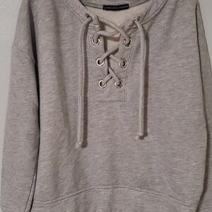 Harlowe & Graham Lace Front Cozy Sweatshirt. Size small